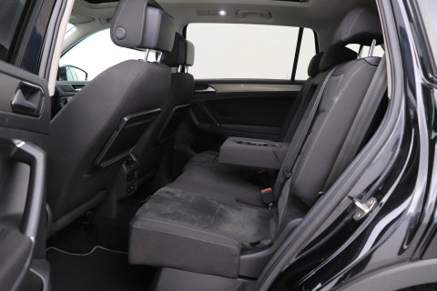 Volkswagen Tiguan Allspace 1.4 TSI Comfortline Business | 7 Persoons | Panoramadak | Trekhaak | Massage | Keyless | Stoelverwarming | Getint Glas