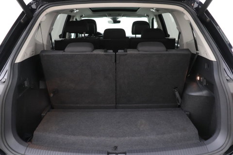 Volkswagen Tiguan Allspace 1.4 TSI Comfortline Business | 7 Persoons | Panoramadak | Trekhaak | Massage | Keyless | Stoelverwarming | Getint Glas