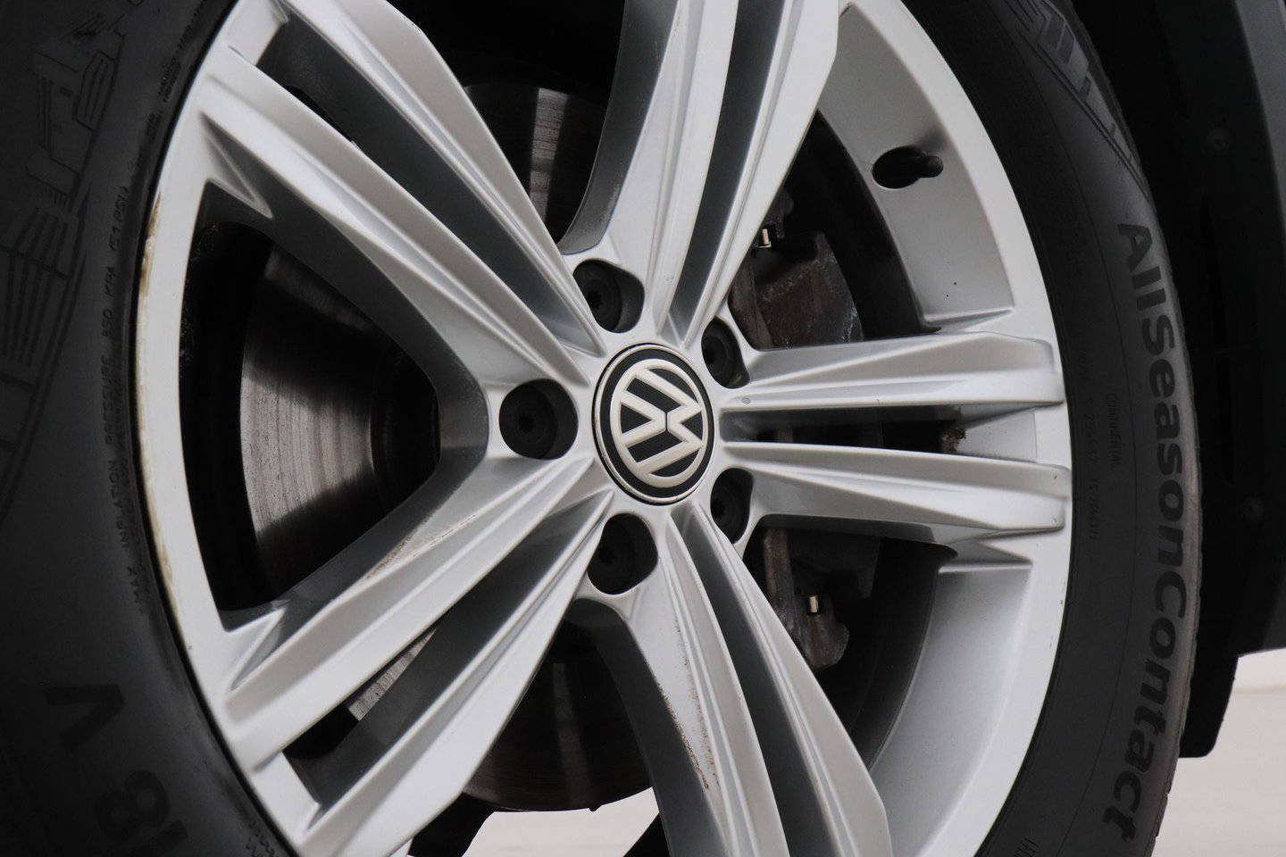 Volkswagen Tiguan Allspace 1.4 TSI Comfortline Business | 7 Persoons | Panoramadak | Trekhaak | Massage | Keyless | Stoelverwarming | Getint Glas