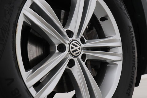Volkswagen Tiguan Allspace 1.4 TSI Comfortline Business | 7 Persoons | Panoramadak | Trekhaak | Massage | Keyless | Stoelverwarming | Getint Glas