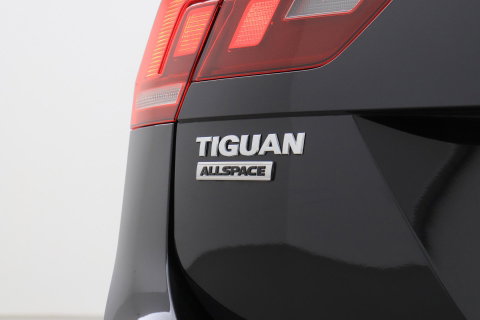 Volkswagen Tiguan Allspace 1.4 TSI Comfortline Business | 7 Persoons | Panoramadak | Trekhaak | Massage | Keyless | Stoelverwarming | Getint Glas