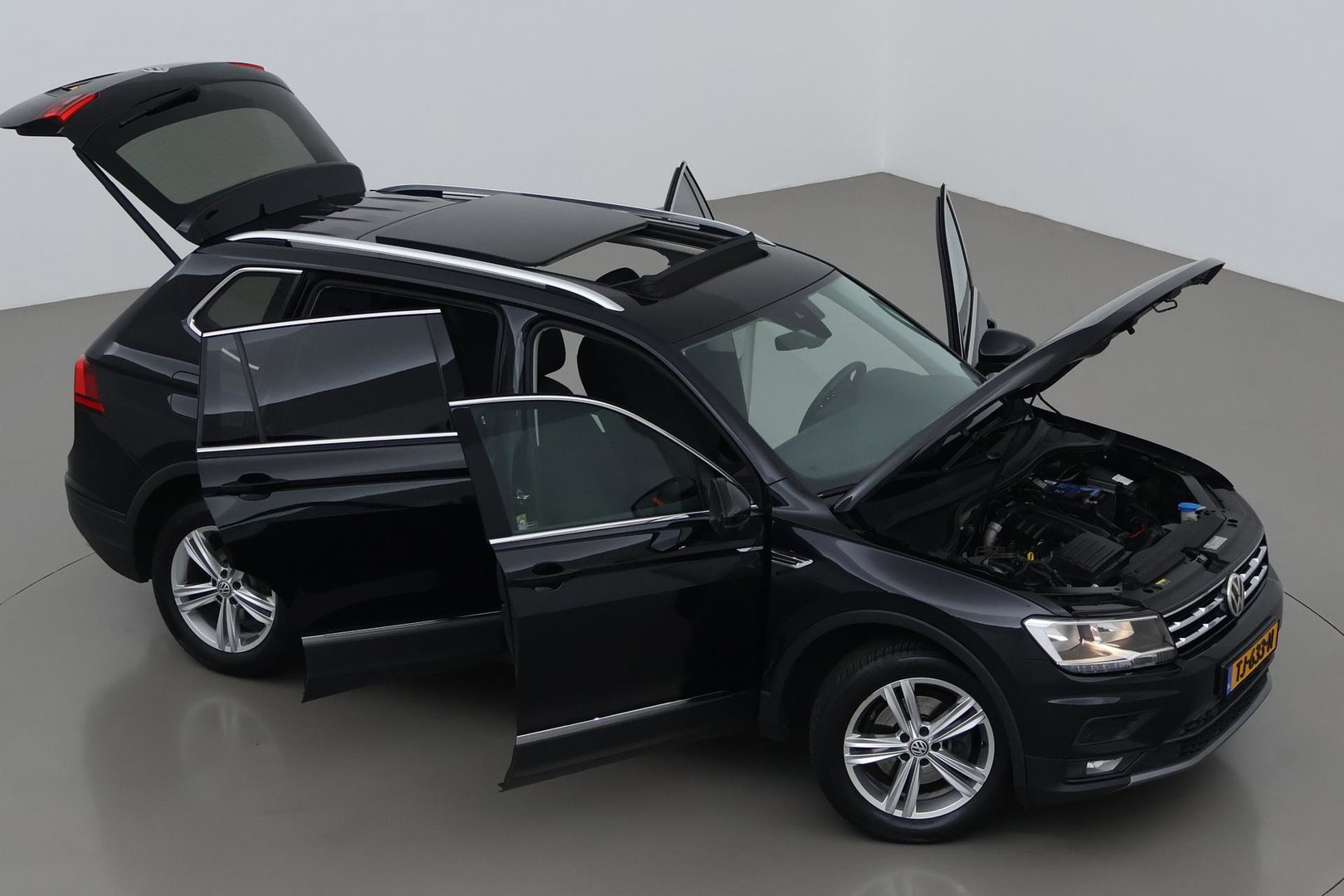 Volkswagen Tiguan Allspace 1.4 TSI Comfortline Business | 7 Persoons | Panoramadak | Trekhaak | Massage | Keyless | Stoelverwarming | Getint Glas