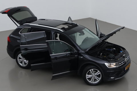 Volkswagen Tiguan Allspace 1.4 TSI Comfortline Business | 7 Persoons | Panoramadak | Trekhaak | Massage | Keyless | Stoelverwarming | Getint Glas