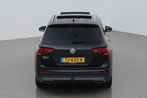 Volkswagen Tiguan Allspace 1.4 TSI Comfortline Business | 7 Persoons | Panoramadak | Trekhaak | Massage | Keyless | Stoelverwarming | Getint Glas