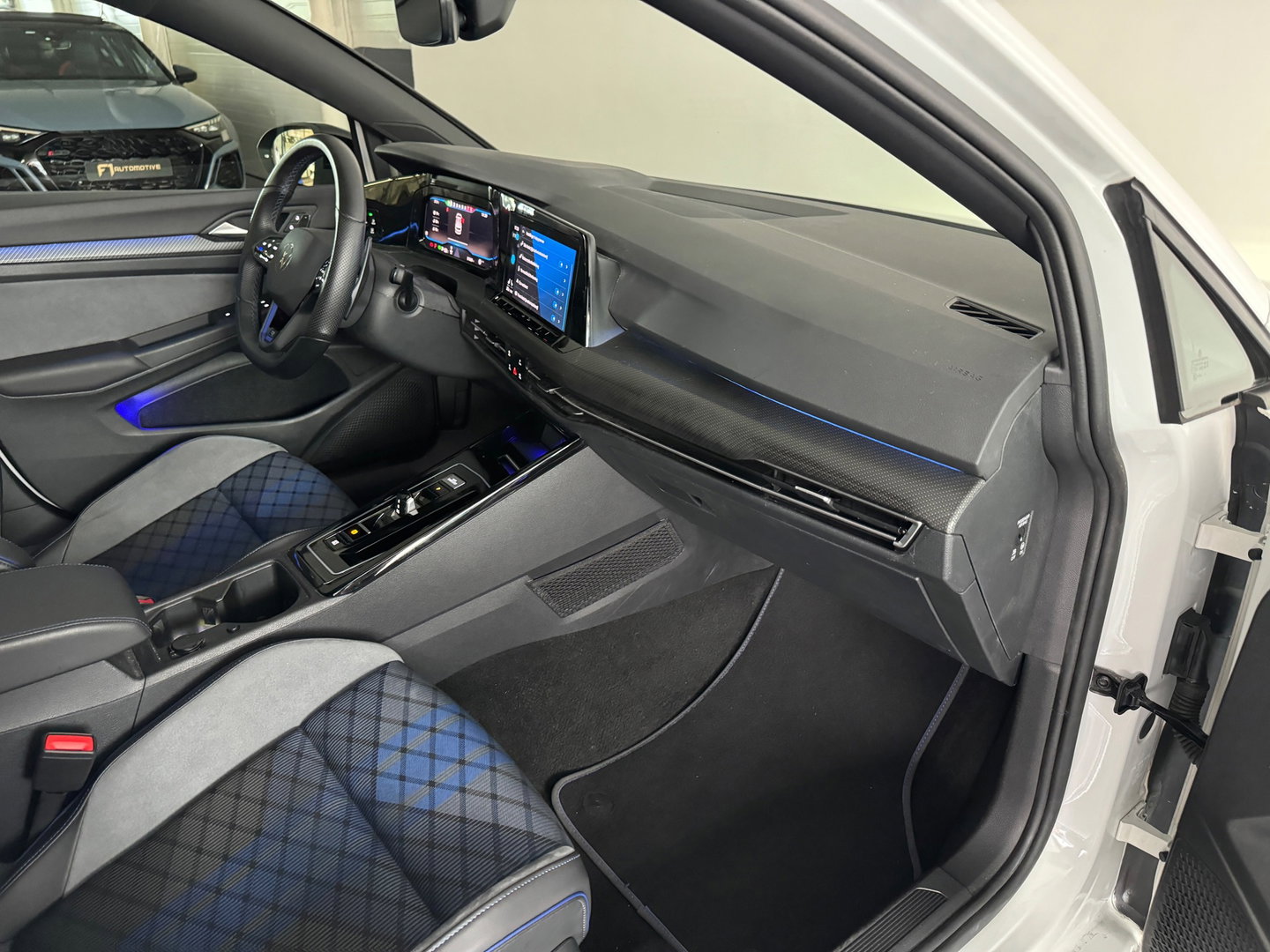 Volkswagen Golf 2.0 TSI R 4Motion Pano|Camera|Stoelverwarming|Stuurverwaimg|IQ