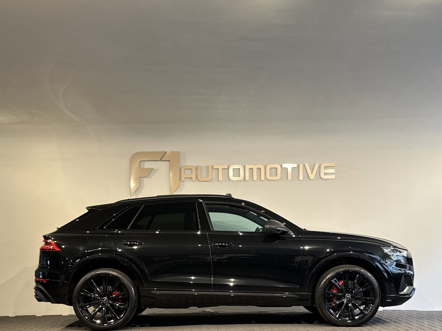 Audi Q8 4.0 TFSI SQ8 quattro Carbon|Massage|Trekhaak|Sfeer|Nachtzicht
