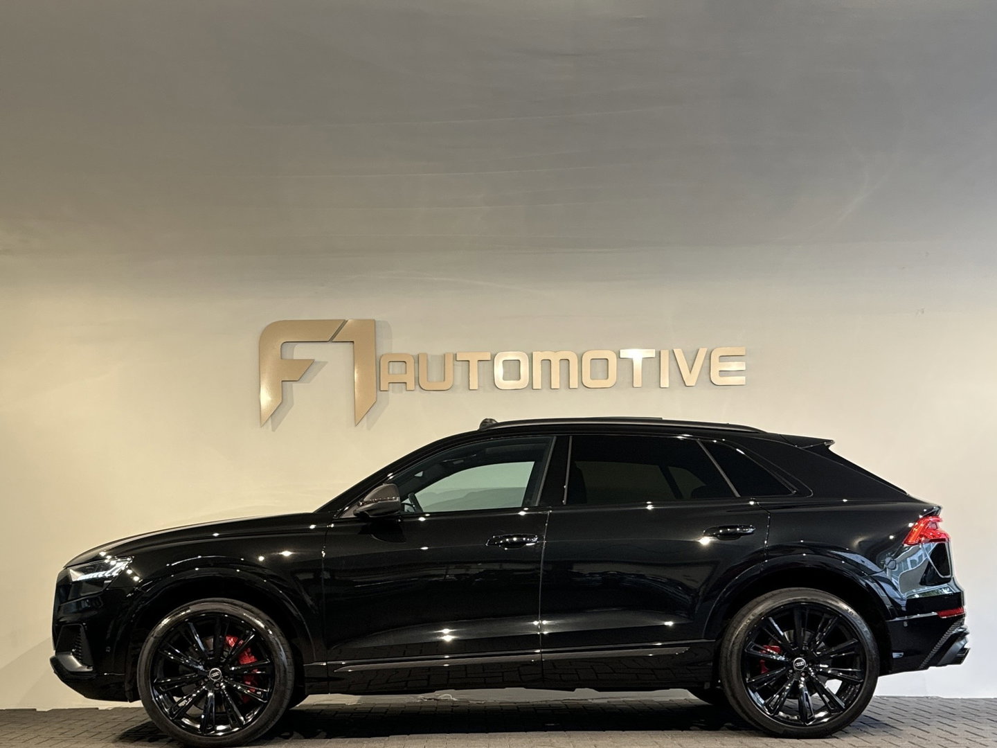 Audi Q8 4.0 TFSI SQ8 quattro Carbon|Massage|Trekhaak|Sfeer|Nachtzicht