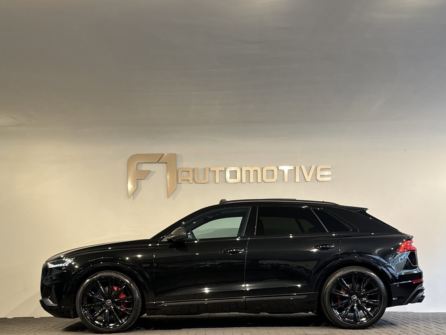 Audi Q8 4.0 TFSI SQ8 quattro Carbon|Massage|Trekhaak|Sfeer|Nachtzicht