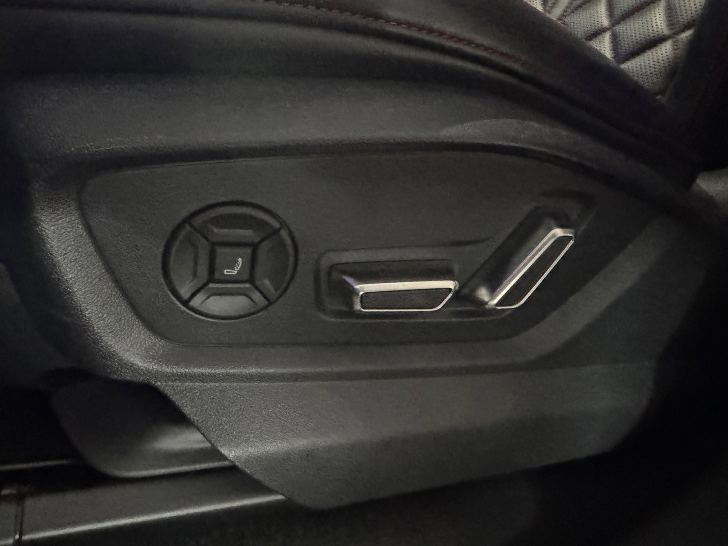 Audi Q8 4.0 TFSI SQ8 quattro Carbon|Massage|Trekhaak|Sfeer|Nachtzicht