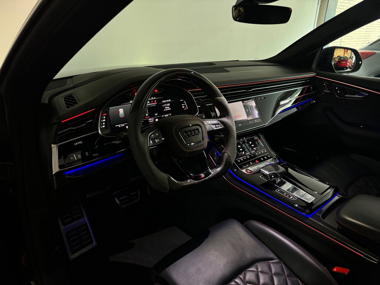 Audi Q8 4.0 TFSI SQ8 quattro Carbon|Massage|Trekhaak|Sfeer|Nachtzicht
