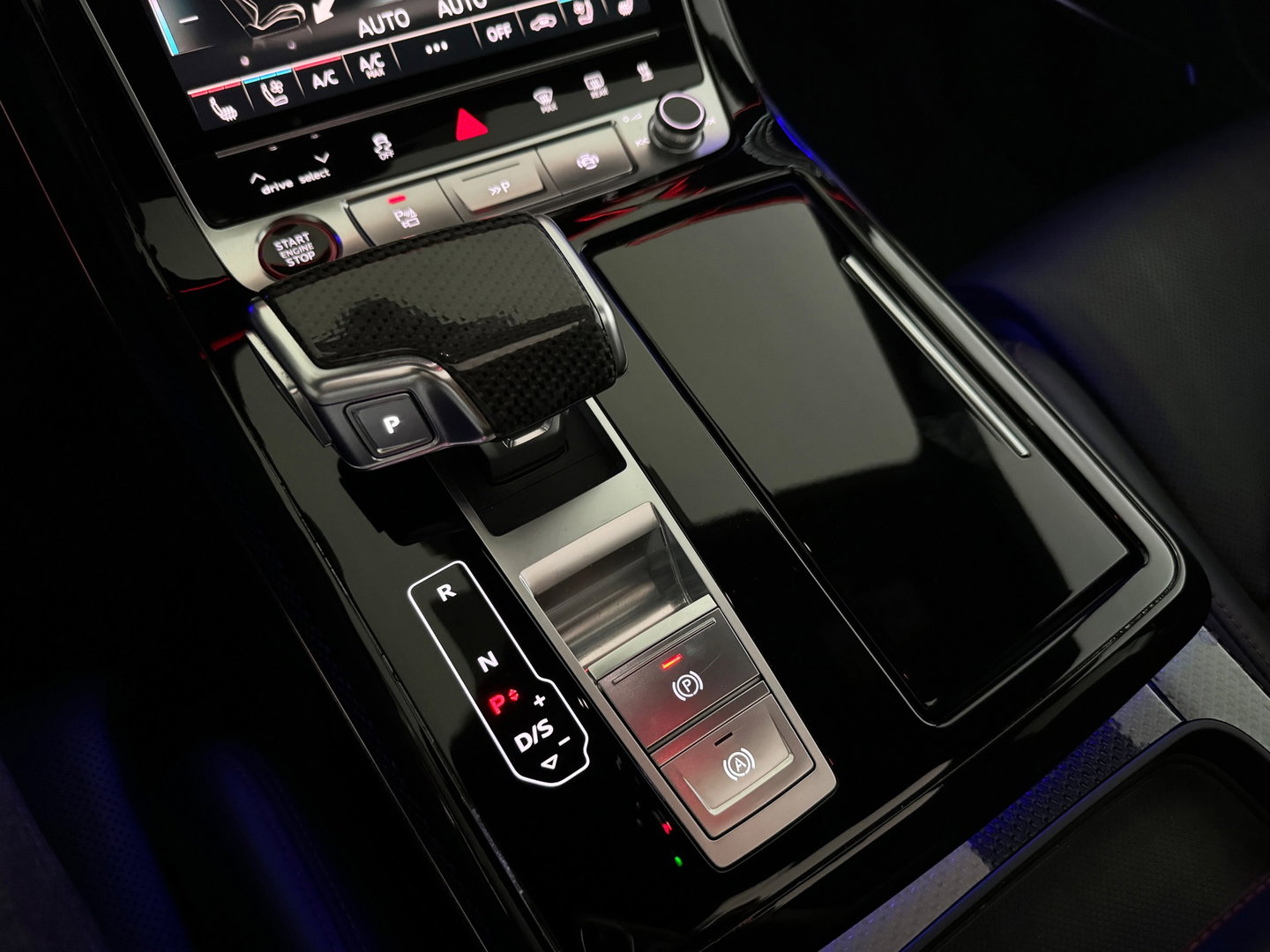 Audi Q8 4.0 TFSI SQ8 quattro Carbon|Massage|Trekhaak|Sfeer|Nachtzicht
