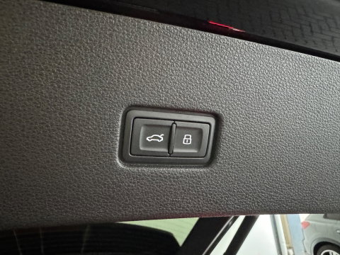 Audi Q8 4.0 TFSI SQ8 quattro Carbon|Massage|Trekhaak|Sfeer|Nachtzicht