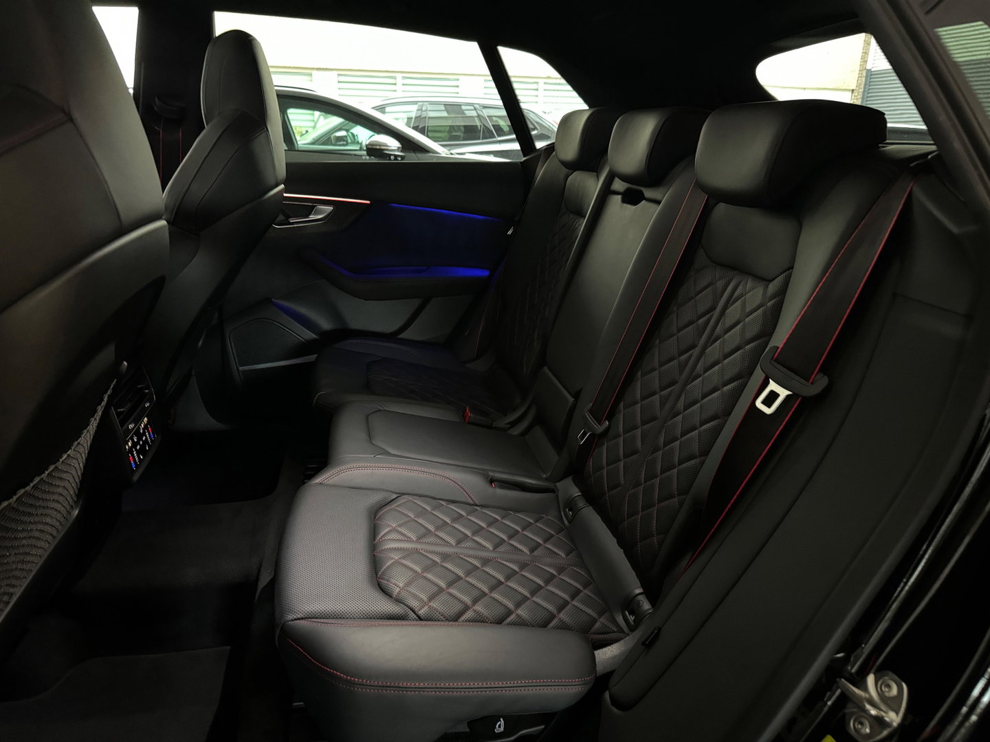 Audi Q8 4.0 TFSI SQ8 quattro Carbon|Massage|Trekhaak|Sfeer|Nachtzicht