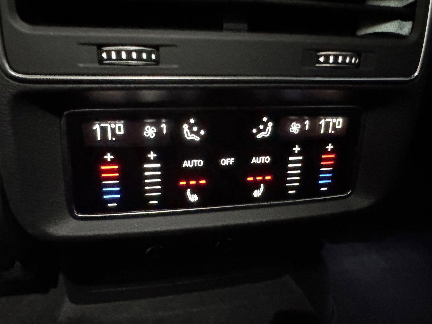 Audi Q8 4.0 TFSI SQ8 quattro Carbon|Massage|Trekhaak|Sfeer|Nachtzicht