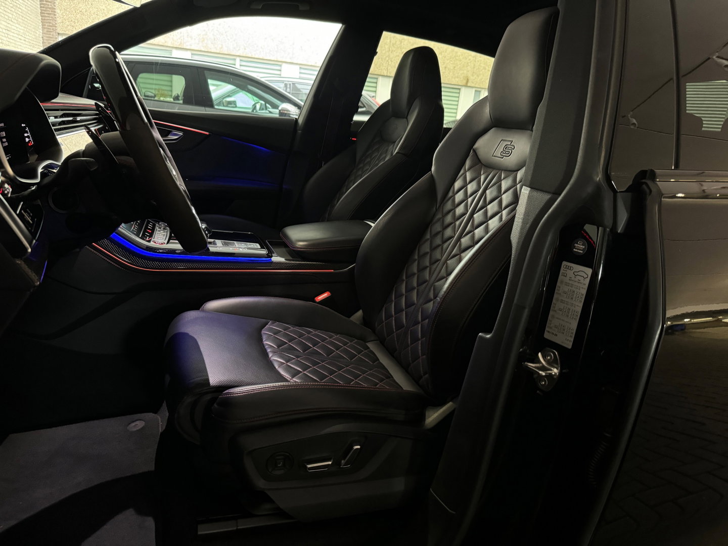 Audi Q8 4.0 TFSI SQ8 quattro Carbon|Massage|Trekhaak|Sfeer|Nachtzicht