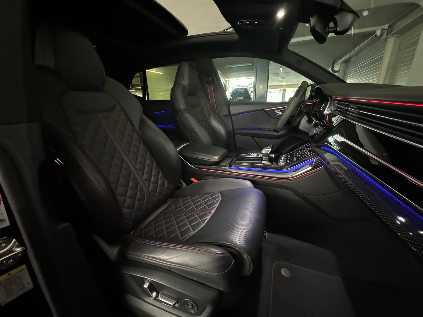 Audi Q8 4.0 TFSI SQ8 quattro Carbon|Massage|Trekhaak|Sfeer|Nachtzicht