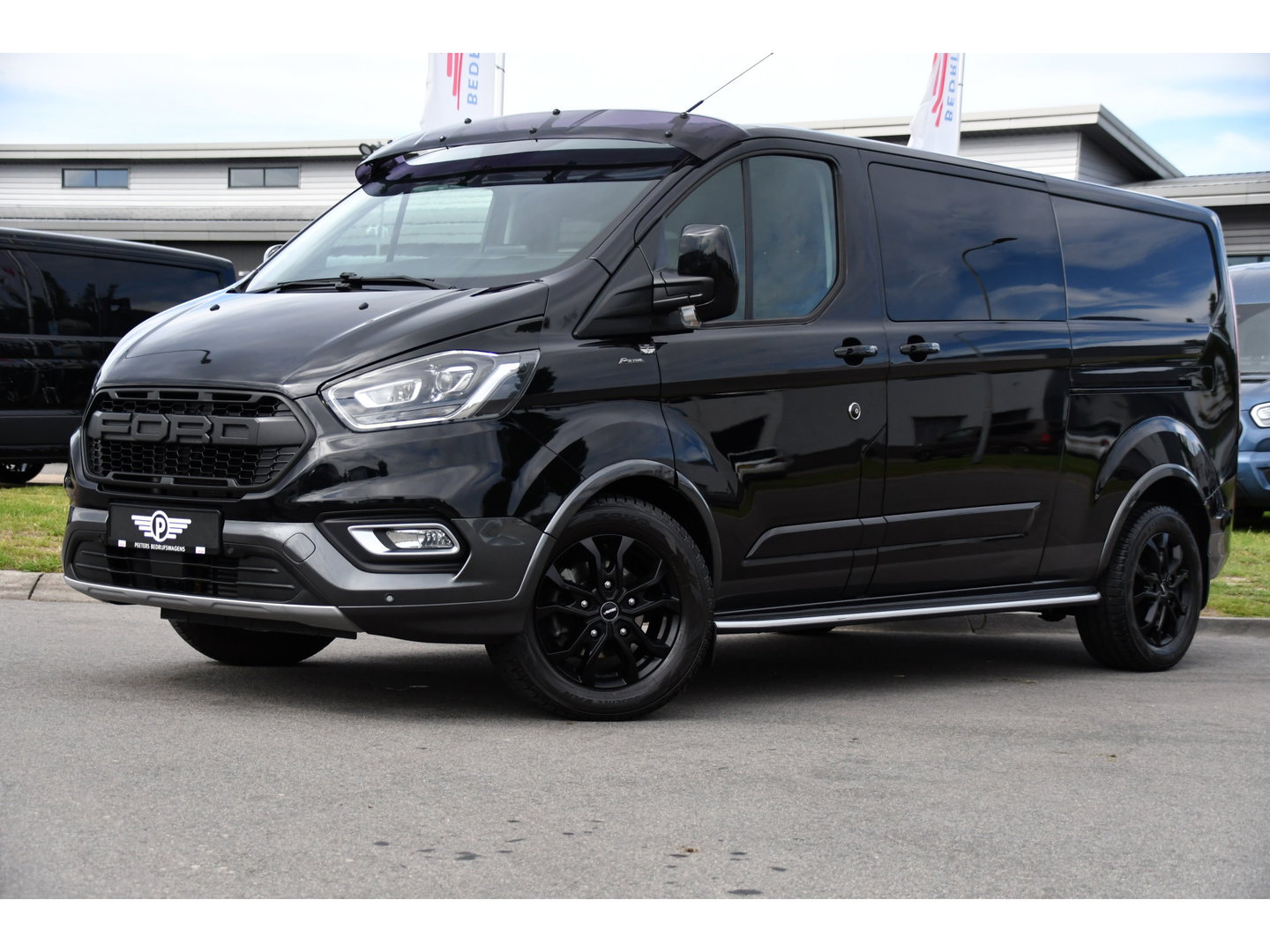 Ford Transit Custom 320 2.0 TDCI L2H1 Active DC Black Edition Adaptieve Cruise, Camera, Carplay, 170pk, Automaat, Leder, Sensoren, 2 x Schuifdeur, LED, Uniek!