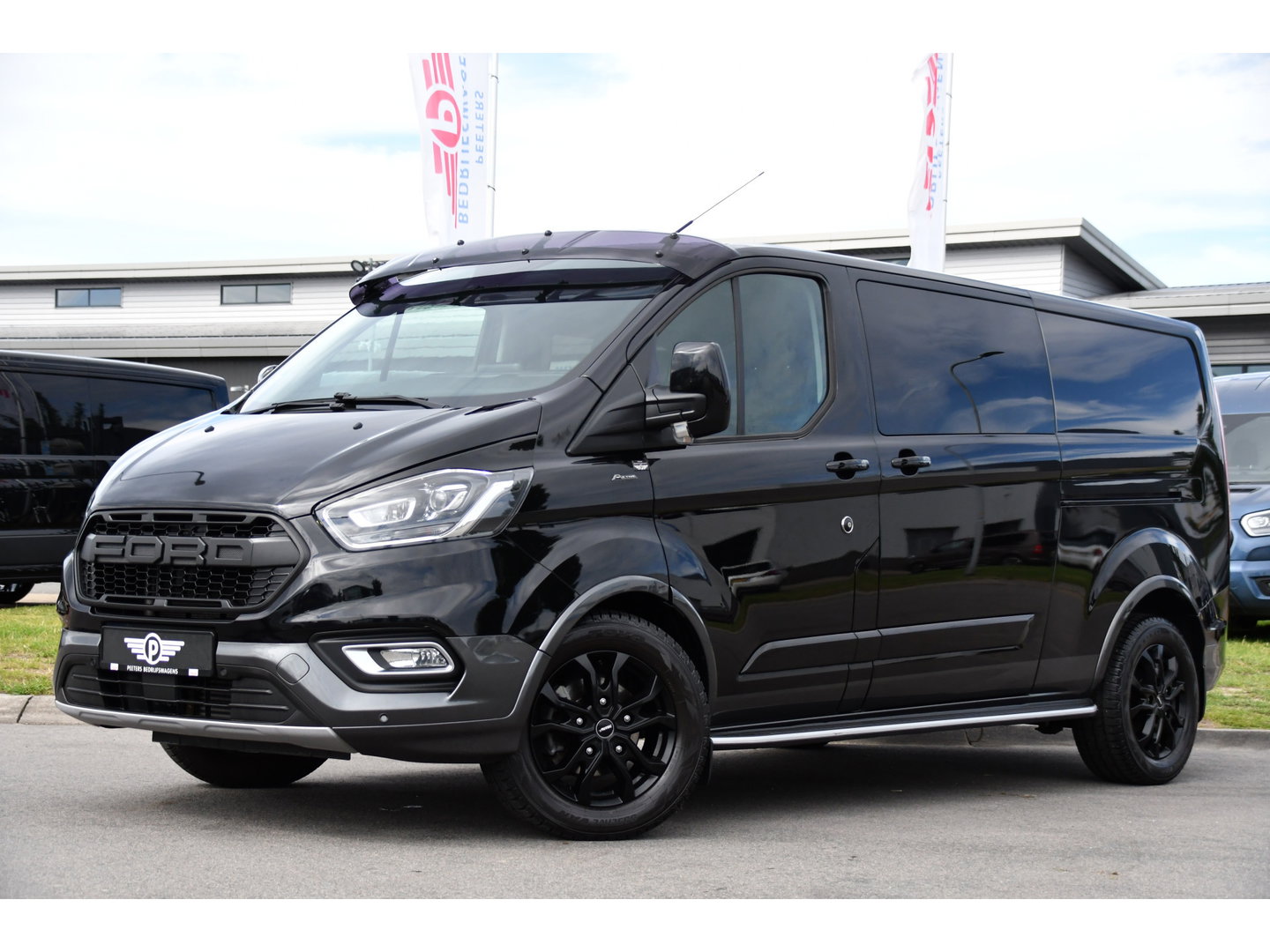 Ford Transit Custom 320 2.0 TDCI L2H1 Active DC Black Edition Adaptieve Cruise, Camera, Carplay, 170pk, Automaat, Leder, Sensoren, 2 x Schuifdeur, LED, Uniek!