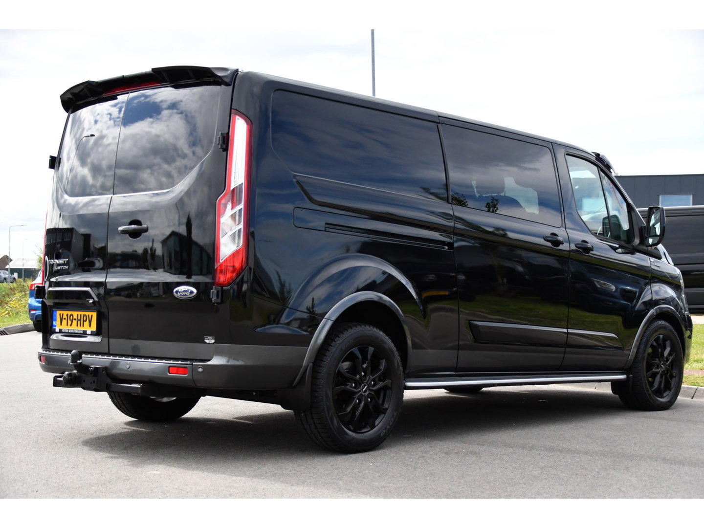 Ford Transit Custom 320 2.0 TDCI L2H1 Active DC Black Edition Adaptieve Cruise, Camera, Carplay, 170pk, Automaat, Leder, Sensoren, 2 x Schuifdeur, LED, Uniek!
