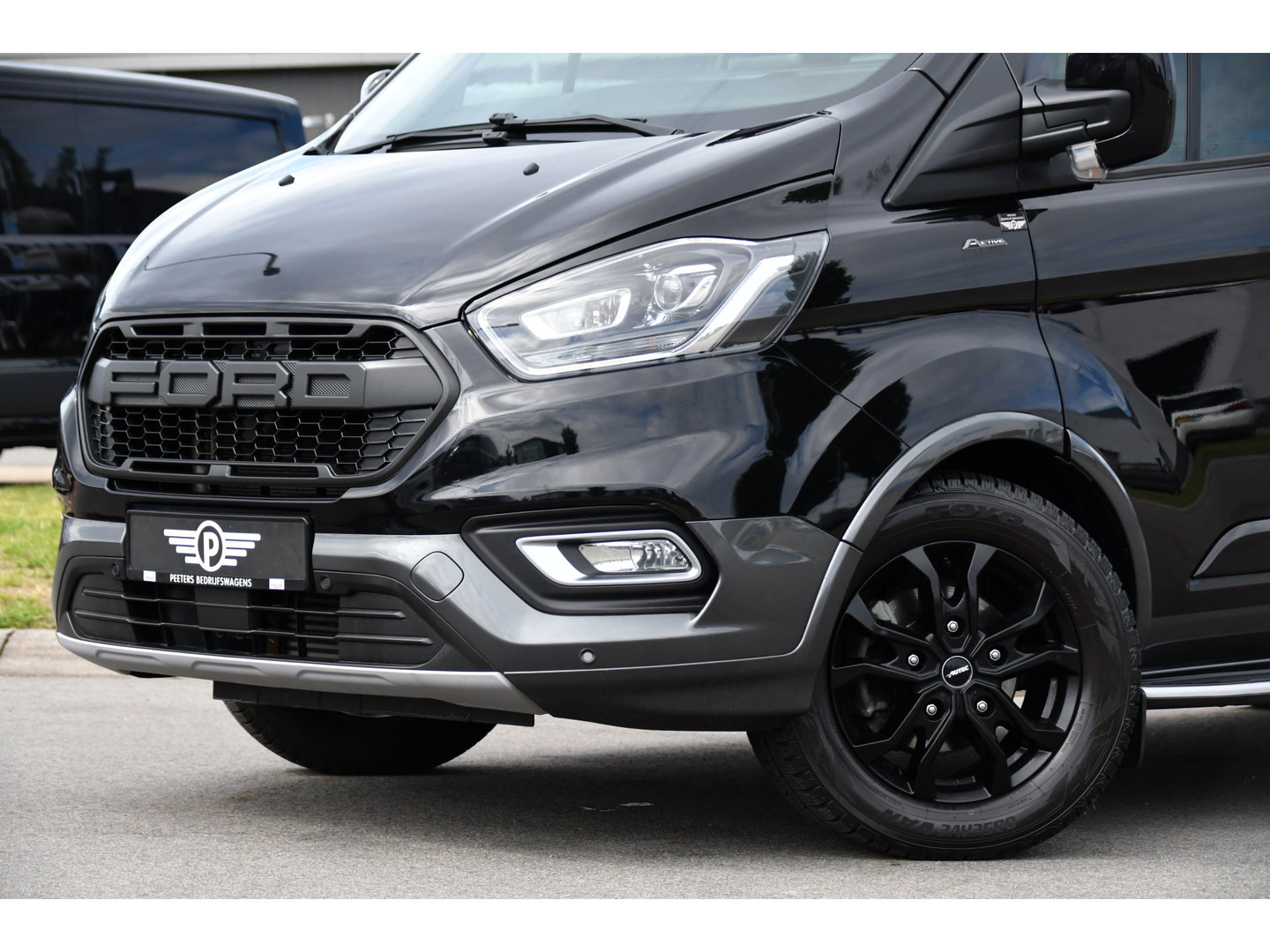 Ford Transit Custom 320 2.0 TDCI L2H1 Active DC Black Edition Adaptieve Cruise, Camera, Carplay, 170pk, Automaat, Leder, Sensoren, 2 x Schuifdeur, LED, Uniek!