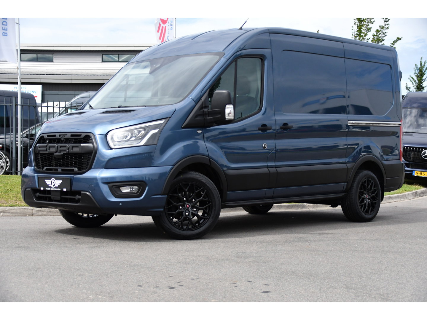 Ford Transit 350 2.0 TDCI L2H2 PB Edition Camera, Cruise, Carplay, 170pk, Stoelverwarming, Automaat, 2 x schuifdeur, LED, Sensoren, Multimedia, Uniek!