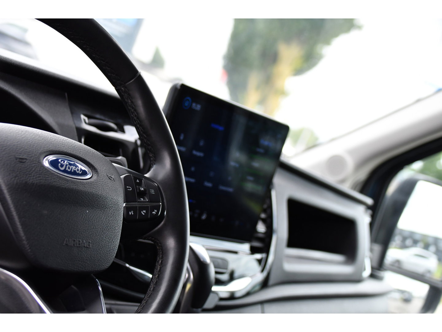 Ford Transit 350 2.0 TDCI L2H2 PB Edition Camera, Cruise, Carplay, 170pk, Stoelverwarming, Automaat, 2 x schuifdeur, LED, Sensoren, Multimedia, Uniek!