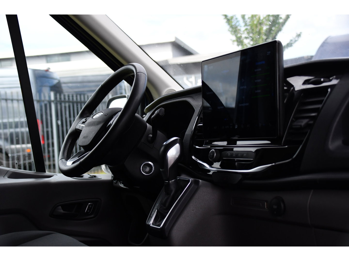 Ford Transit 350 2.0 TDCI L2H2 PB Edition Camera, Cruise, Carplay, 170pk, Stoelverwarming, Automaat, 2 x schuifdeur, LED, Sensoren, Multimedia, Uniek!
