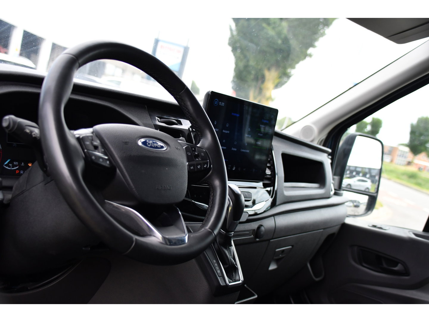 Ford Transit 350 2.0 TDCI L2H2 PB Edition Camera, Cruise, Carplay, 170pk, Stoelverwarming, Automaat, 2 x schuifdeur, LED, Sensoren, Multimedia, Uniek!