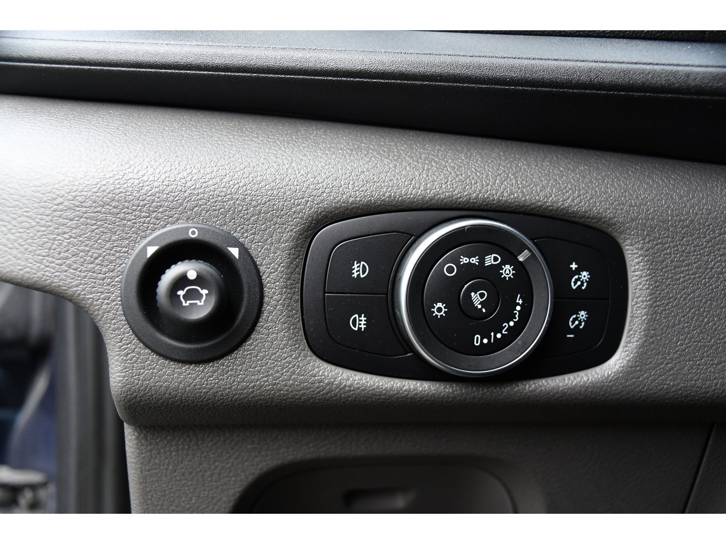 Ford Transit 350 2.0 TDCI L2H2 PB Edition Camera, Cruise, Carplay, 170pk, Stoelverwarming, Automaat, 2 x schuifdeur, LED, Sensoren, Multimedia, Uniek!