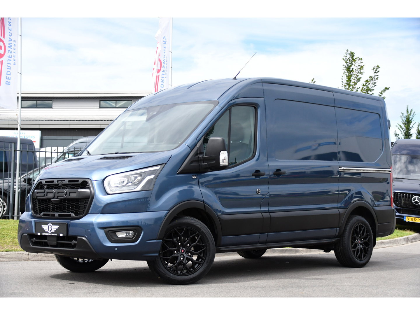 Ford Transit 350 2.0 TDCI L2H2 PB Edition Camera, Cruise, Carplay, 170pk, Stoelverwarming, Automaat, 2 x schuifdeur, LED, Sensoren, Multimedia, Uniek!