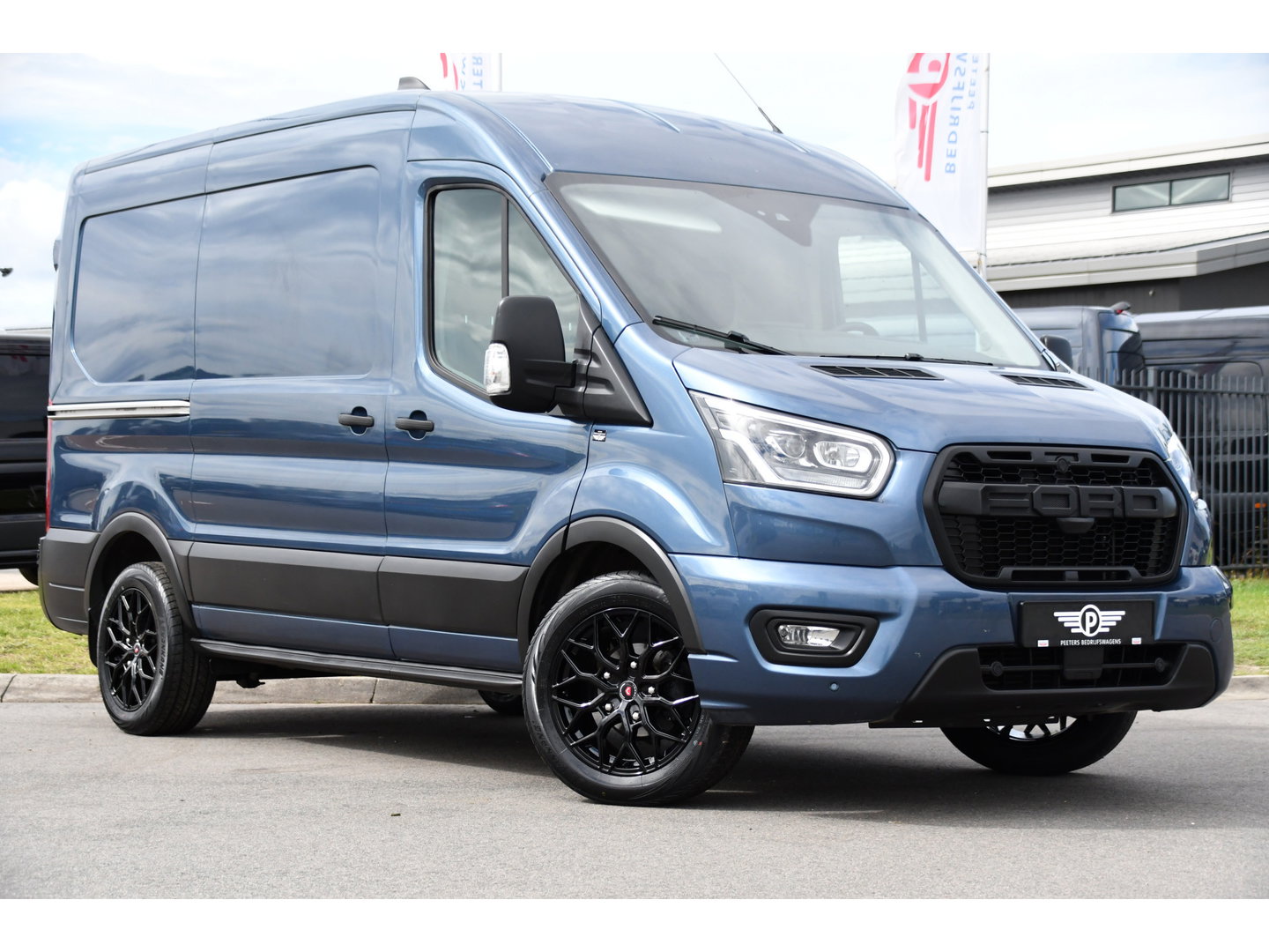Ford Transit 350 2.0 TDCI L2H2 PB Edition Camera, Cruise, Carplay, 170pk, Stoelverwarming, Automaat, 2 x schuifdeur, LED, Sensoren, Multimedia, Uniek!