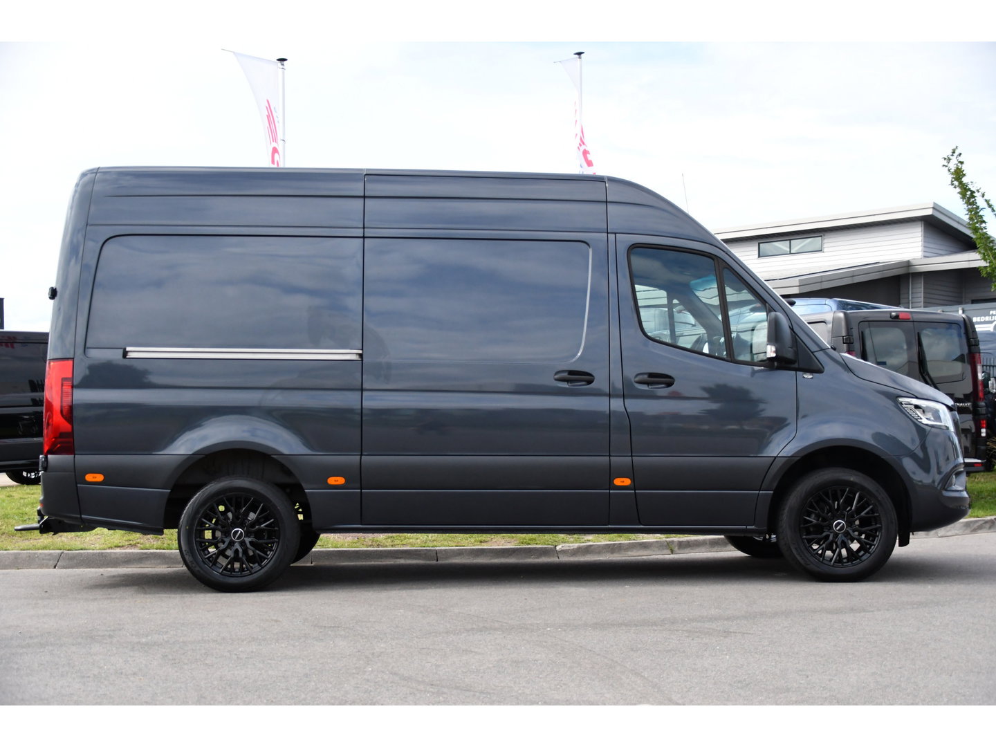 Mercedes-Benz Sprinter 317 1.9 CDI L2H2 RWD PB Edition Camera, Cruise, Carplay, 3500kg Trekhaak, LED, 170pk, 10,5'' Mbux, Geveerde stoel, Multimedia, Uniek!
