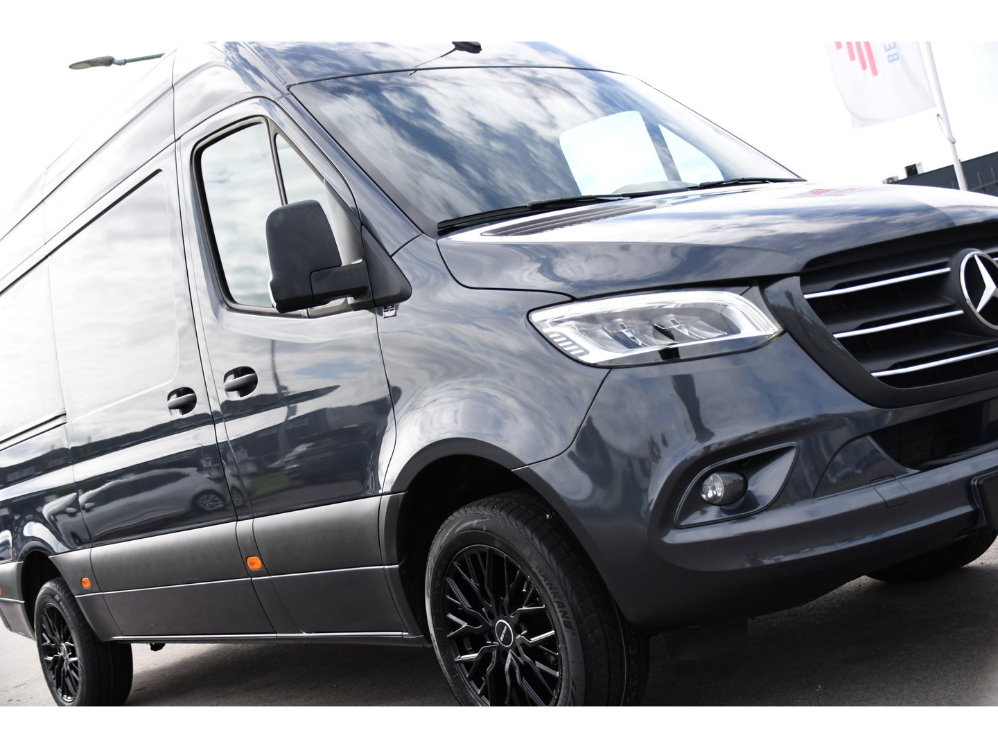 Mercedes-Benz Sprinter 317 1.9 CDI L2H2 RWD PB Edition Camera, Cruise, Carplay, 3500kg Trekhaak, LED, 170pk, 10,5'' Mbux, Geveerde stoel, Multimedia, Uniek!