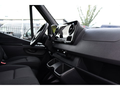 Mercedes-Benz Sprinter 317 1.9 CDI L2H2 RWD PB Edition Camera, Cruise, Carplay, 3500kg Trekhaak, LED, 170pk, 10,5'' Mbux, Geveerde stoel, Multimedia, Uniek!
