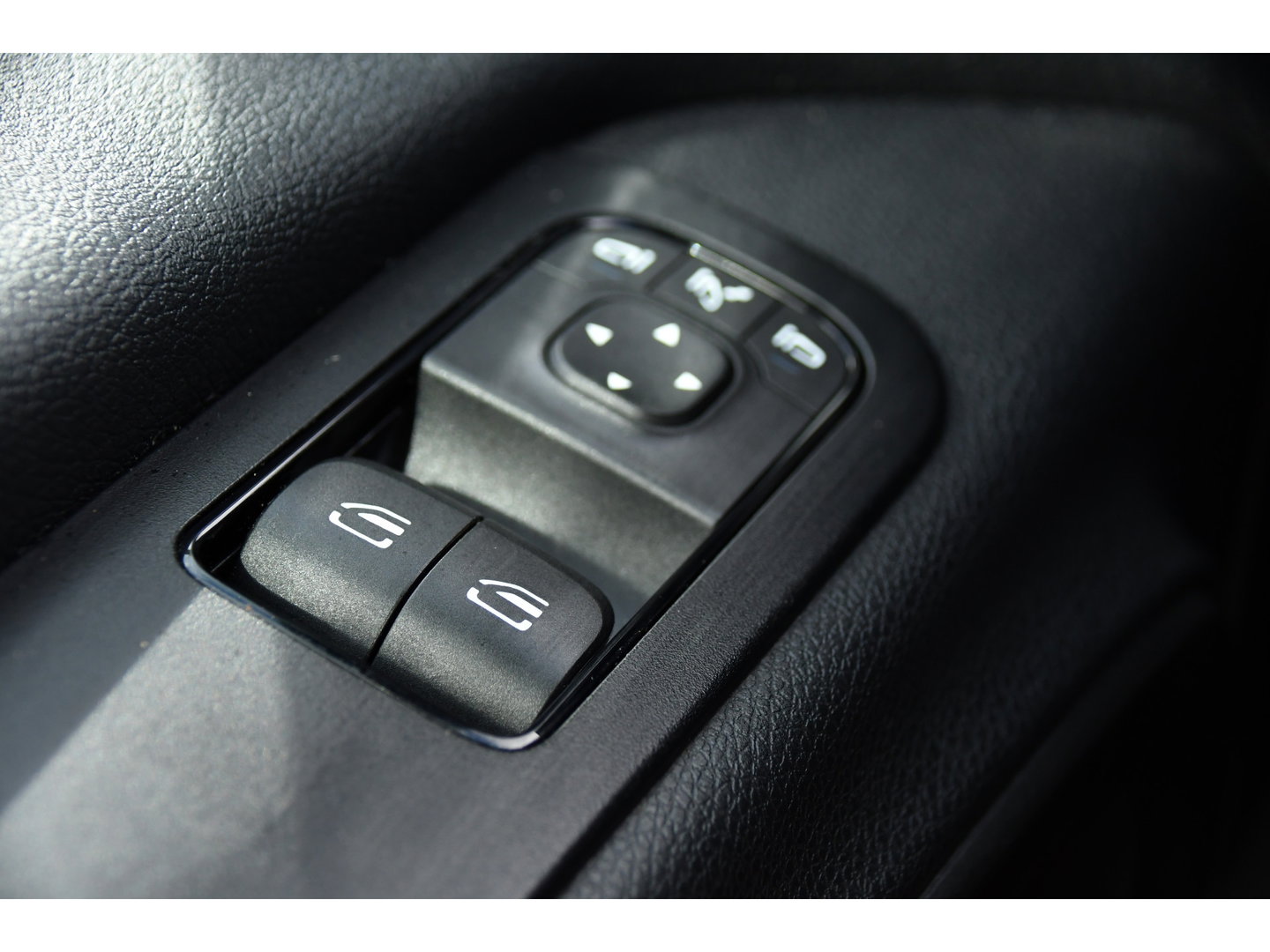 Mercedes-Benz Sprinter 317 1.9 CDI L2H2 RWD PB Edition Camera, Cruise, Carplay, 3500kg Trekhaak, LED, 170pk, 10,5'' Mbux, Geveerde stoel, Multimedia, Uniek!