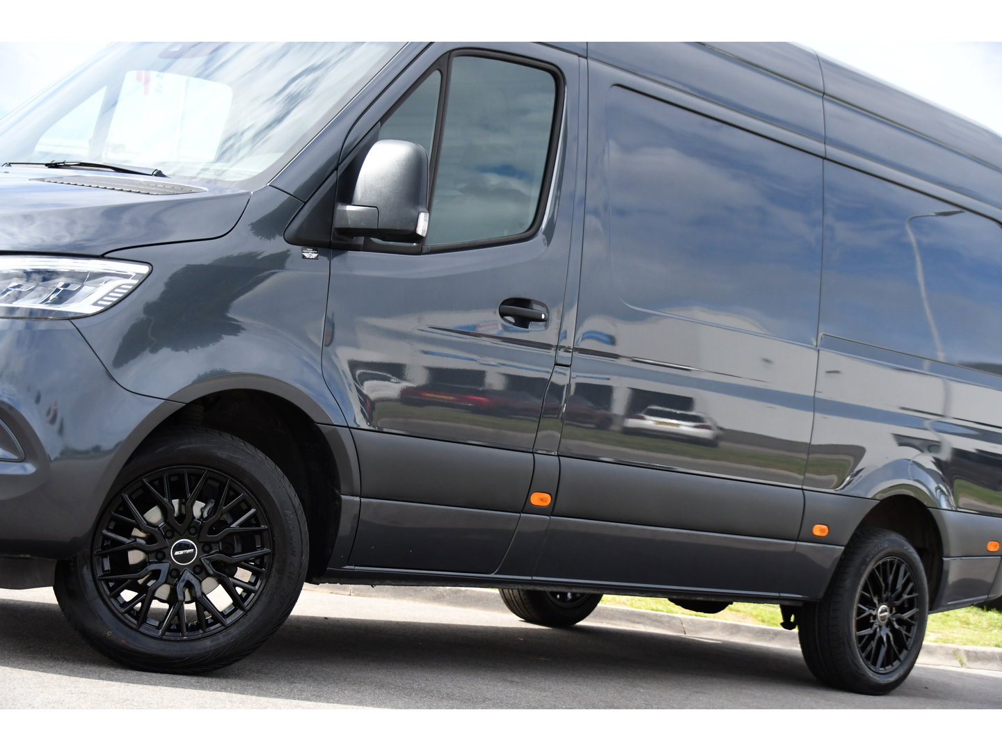 Mercedes-Benz Sprinter 317 1.9 CDI L2H2 RWD PB Edition Camera, Cruise, Carplay, 3500kg Trekhaak, LED, 170pk, 10,5'' Mbux, Geveerde stoel, Multimedia, Uniek!