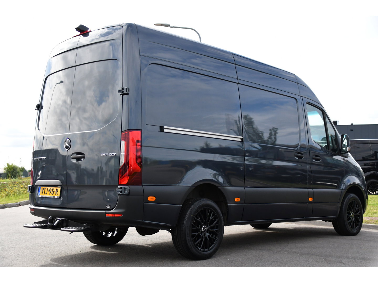 Mercedes-Benz Sprinter 317 1.9 CDI L2H2 RWD PB Edition Camera, Cruise, Carplay, 3500kg Trekhaak, LED, 170pk, 10,5'' Mbux, Geveerde stoel, Multimedia, Uniek!