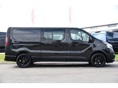 Renault Trafic 2.0 dCi 145 T29 L2H1 DC Black Edition Camera, Cruise, Clima, 145pk, Automaat, 2 x Schuifdeur, Trekhaak, Sensoren,