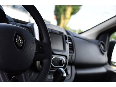 Renault Trafic 2.0 dCi 145 T29 L2H1 DC Black Edition Camera, Cruise, Clima, 145pk, Automaat, 2 x Schuifdeur, Trekhaak, Sensoren,