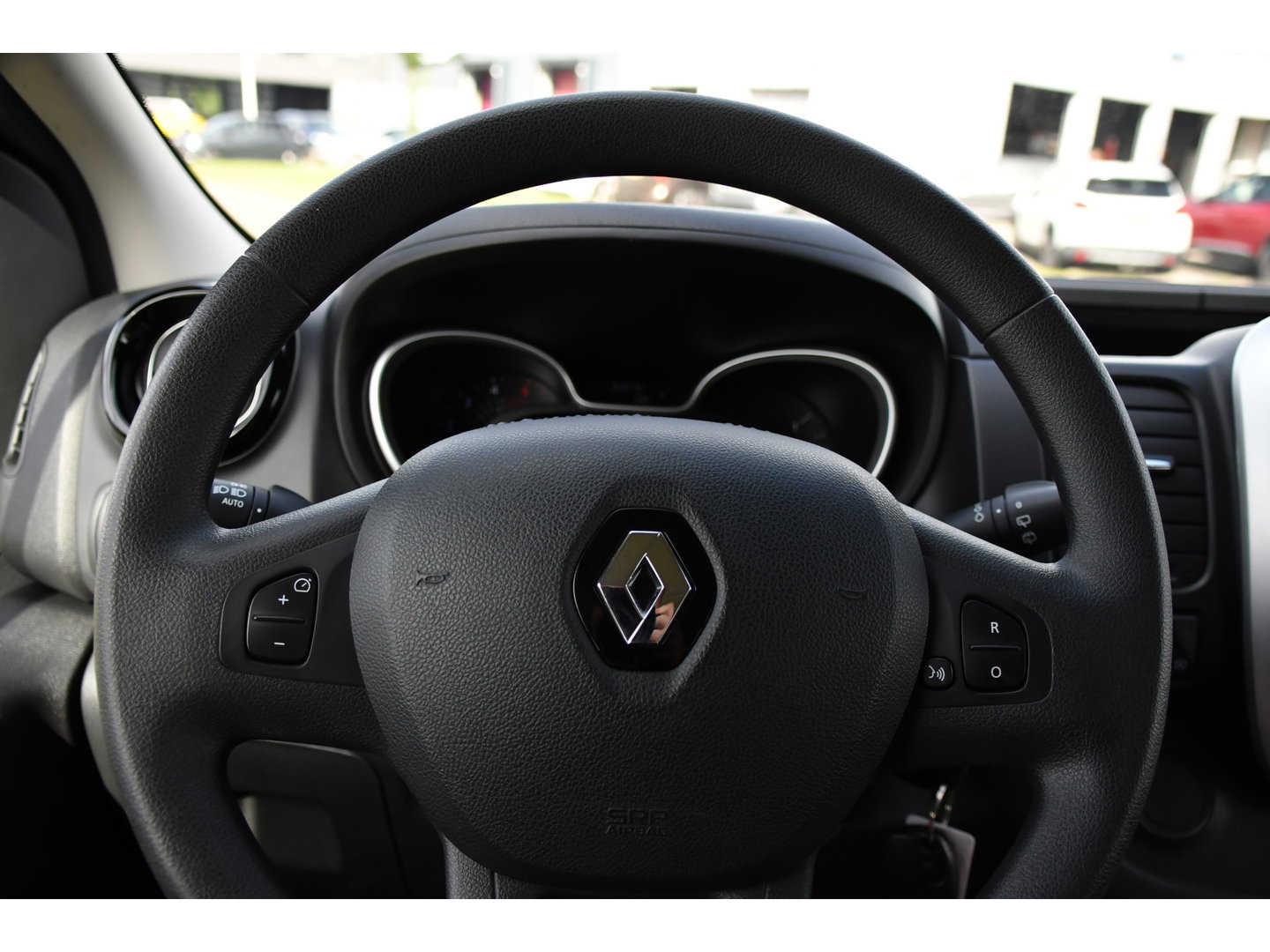 Renault Trafic 2.0 dCi 145 T29 L2H1 DC Black Edition Camera, Cruise, Clima, 145pk, Automaat, 2 x Schuifdeur, Trekhaak, Sensoren,