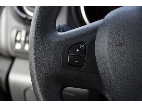 Renault Trafic 2.0 dCi 145 T29 L2H1 DC Black Edition Camera, Cruise, Clima, 145pk, Automaat, 2 x Schuifdeur, Trekhaak, Sensoren,
