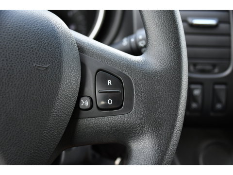 Renault Trafic 2.0 dCi 145 T29 L2H1 DC Black Edition Camera, Cruise, Clima, 145pk, Automaat, 2 x Schuifdeur, Trekhaak, Sensoren,