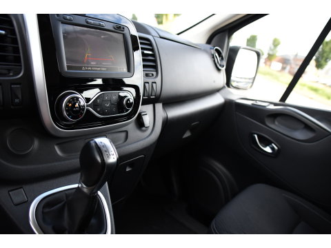 Renault Trafic 2.0 dCi 145 T29 L2H1 DC Black Edition Camera, Cruise, Clima, 145pk, Automaat, 2 x Schuifdeur, Trekhaak, Sensoren,