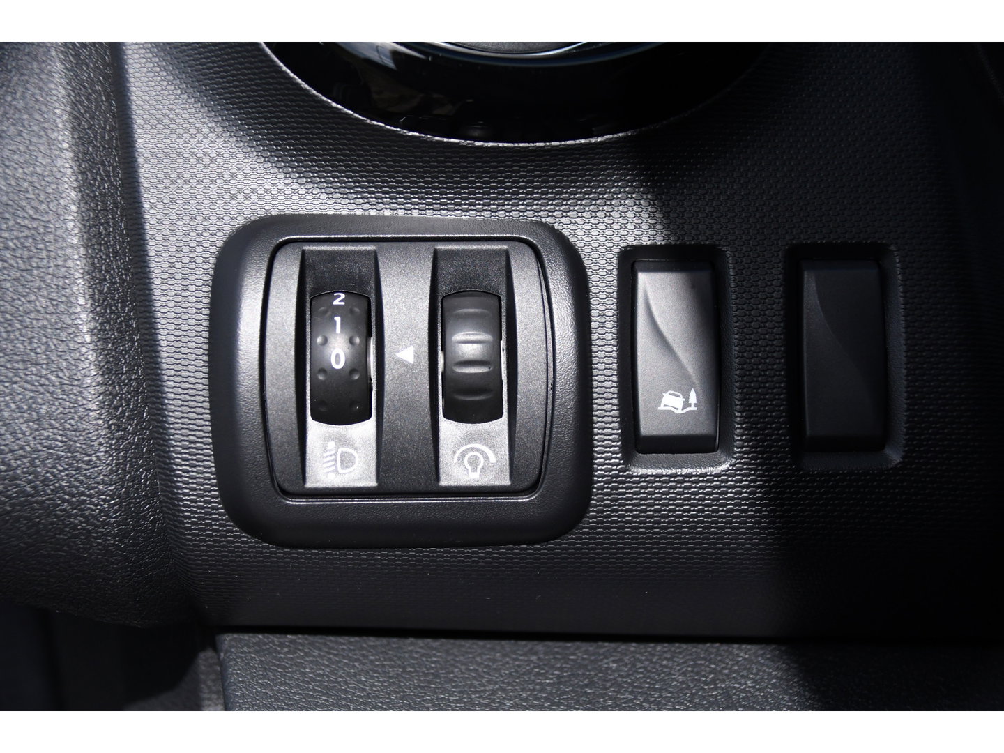 Renault Trafic 2.0 dCi 145 T29 L2H1 DC Black Edition Camera, Cruise, Clima, 145pk, Automaat, 2 x Schuifdeur, Trekhaak, Sensoren,