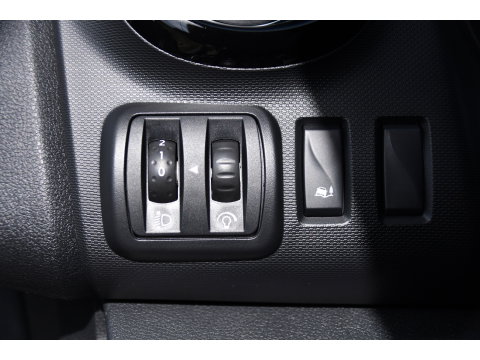 Renault Trafic 2.0 dCi 145 T29 L2H1 DC Black Edition Camera, Cruise, Clima, 145pk, Automaat, 2 x Schuifdeur, Trekhaak, Sensoren,