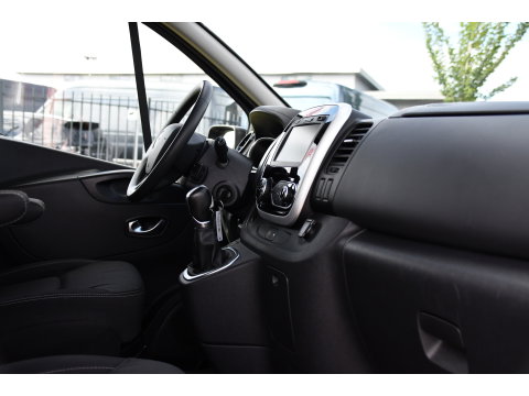 Renault Trafic 2.0 dCi 145 T29 L2H1 DC Black Edition Camera, Cruise, Clima, 145pk, Automaat, 2 x Schuifdeur, Trekhaak, Sensoren,