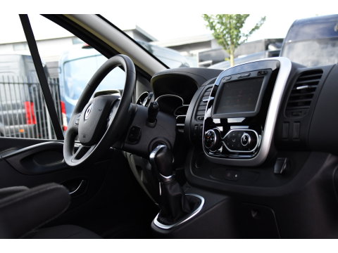 Renault Trafic 2.0 dCi 145 T29 L2H1 DC Black Edition Camera, Cruise, Clima, 145pk, Automaat, 2 x Schuifdeur, Trekhaak, Sensoren,
