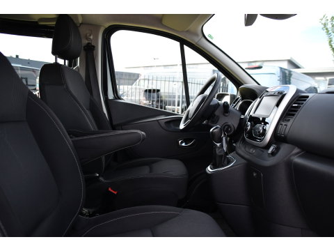 Renault Trafic 2.0 dCi 145 T29 L2H1 DC Black Edition Camera, Cruise, Clima, 145pk, Automaat, 2 x Schuifdeur, Trekhaak, Sensoren,