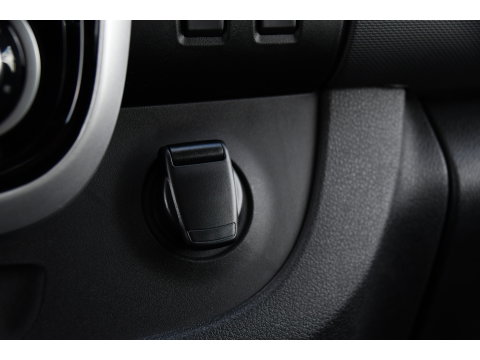 Renault Trafic 2.0 dCi 145 T29 L2H1 DC Black Edition Camera, Cruise, Clima, 145pk, Automaat, 2 x Schuifdeur, Trekhaak, Sensoren,