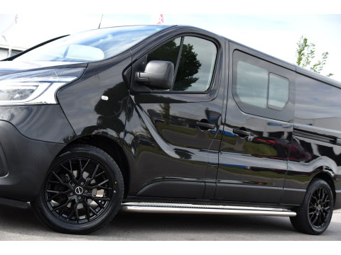 Renault Trafic 2.0 dCi 145 T29 L2H1 DC Black Edition Camera, Cruise, Clima, 145pk, Automaat, 2 x Schuifdeur, Trekhaak, Sensoren,